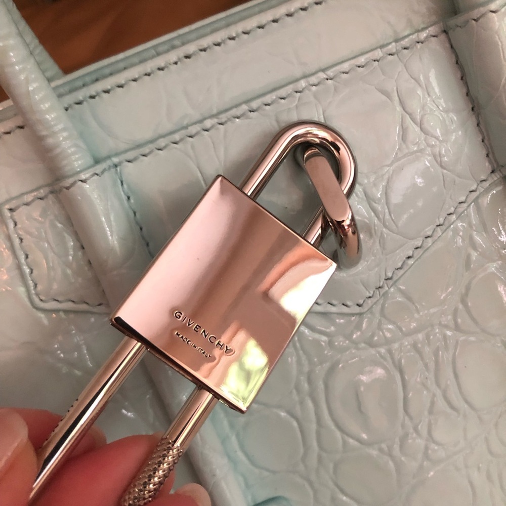 NWOT - Givenchy Antigina small Croc-Embossed 4G Lock bag - Picture 7 of 8